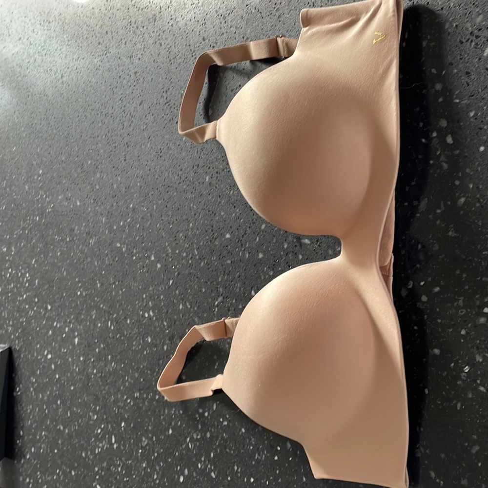 Body by Victoria wireless push up 36B